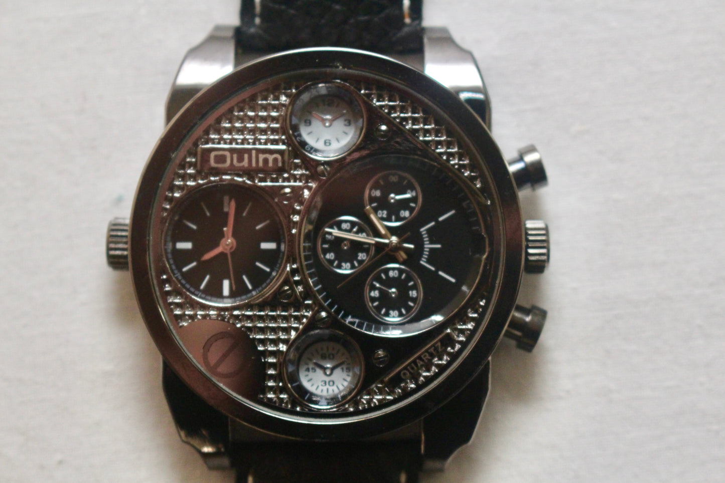 Oulm Men’s Military Dual Time Zone Luxury Wrist Watch