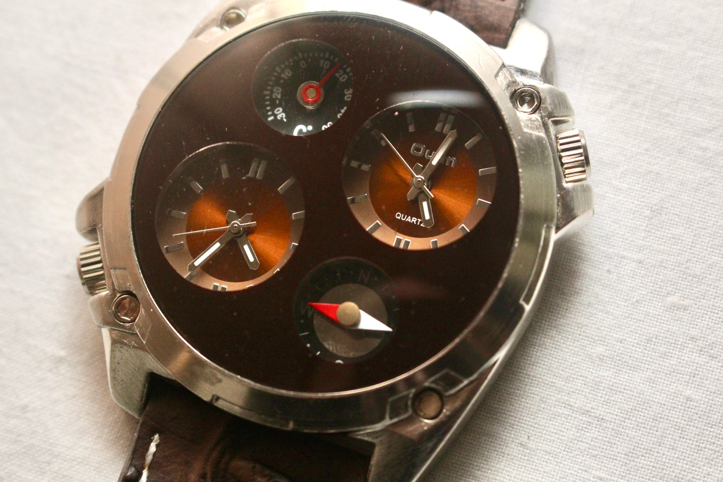 Oulm Round Dual-Movement Unisex Fashion Wrist Watch