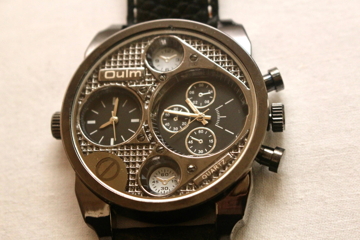 Oulm Men’s Military Dual Time Zone Luxury Wrist Watch